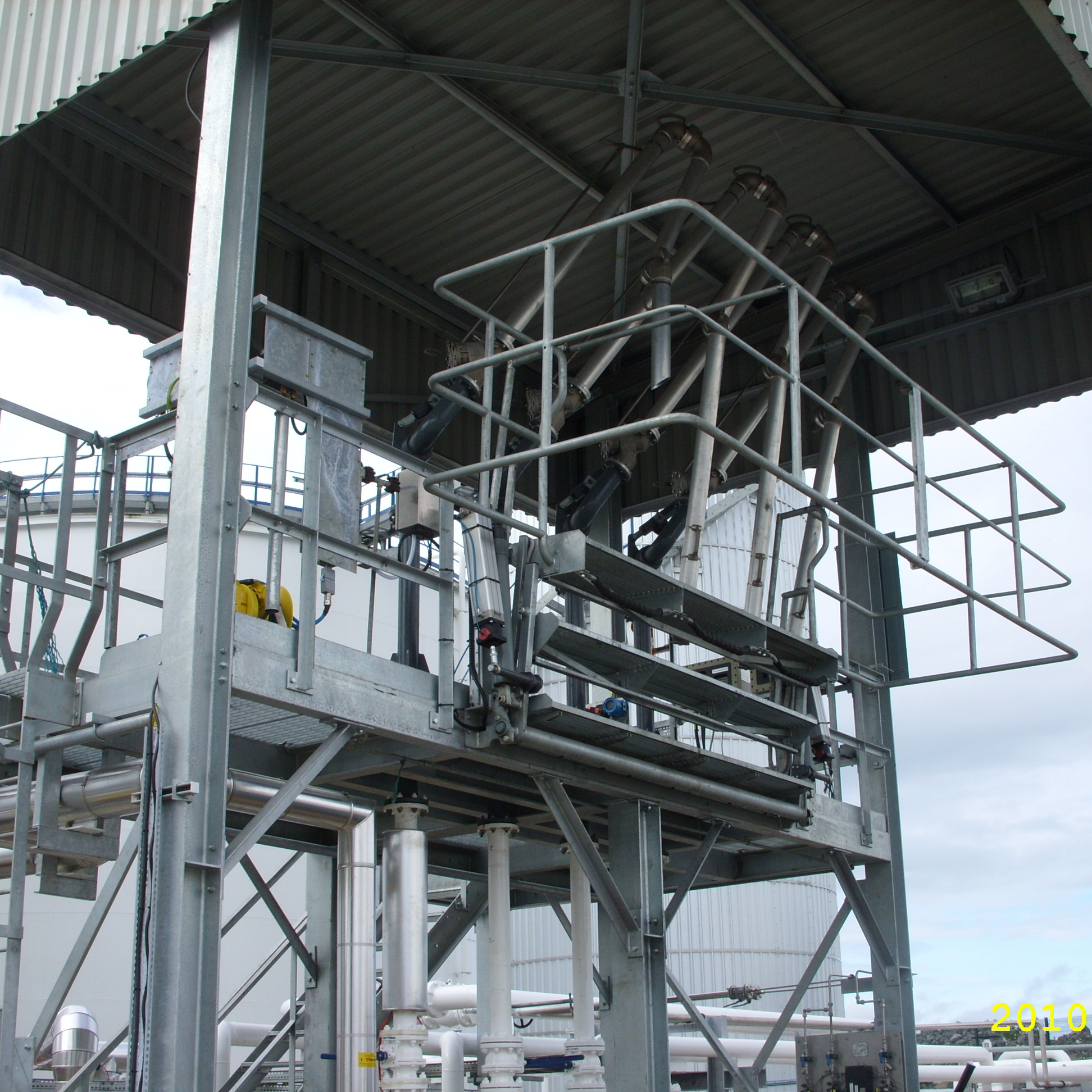 簡(jiǎn)析鋼制棧橋及特點(diǎn)(圖1) 棧橋